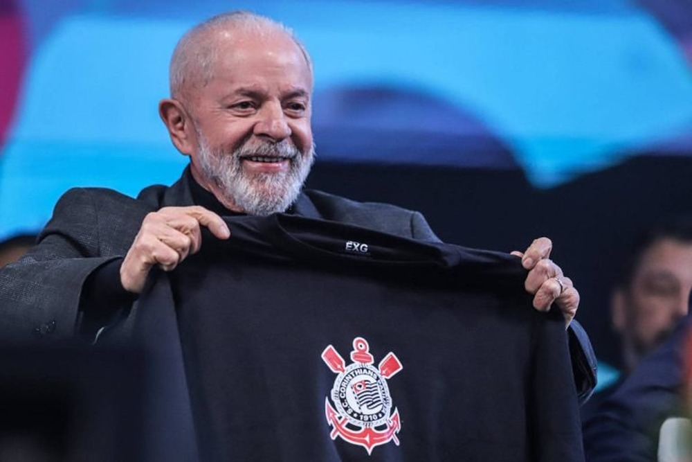 Lula usa rede social para celebrar vitória do Corinthians 
