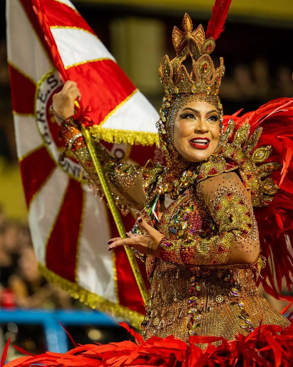 Bloco Mulheres Brilhantes homenageia Rute Alves e combate etarismo no Carnaval 2026