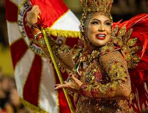 Bloco Mulheres Brilhantes homenageia Rute Alves e combate etarismo no Carnaval 2026