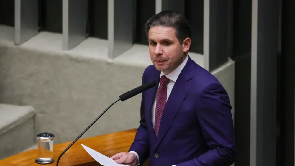 Hugo Motta promete avançar sobre escala 6×1 e trabalho por aplicativos