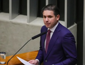 Hugo Motta promete avançar sobre escala 6×1 e trabalho por aplicativos