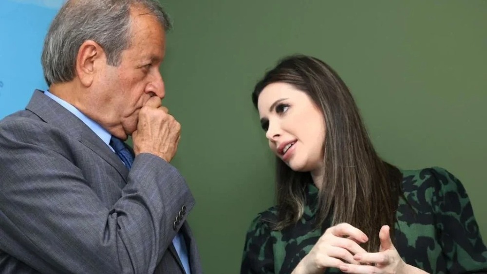 Carol de Toni deixa PL para Carlos Bolsonaro ser candidato a senador em SC