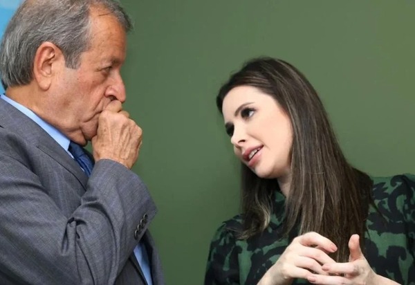 Carol de Toni deixa PL para Carlos Bolsonaro ser candidato a senador em SC