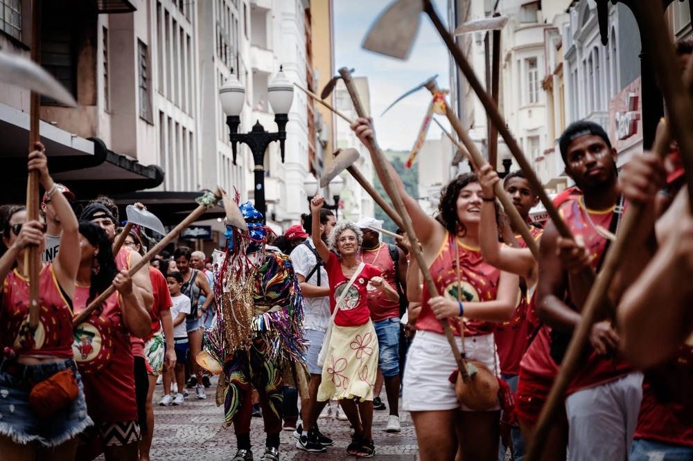 MST faz história com estreia inédita no Carnaval carioca em 2026