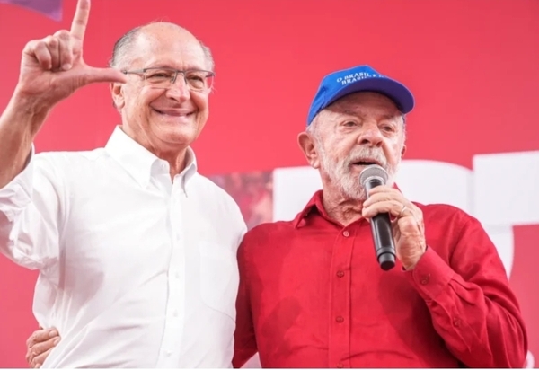 Lula cobra PT em festa: ‘Eleição vai ser uma guerra e temos que estar preparados’