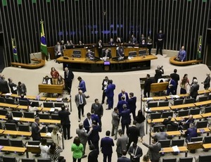 Reunião de líderes expõe tensão sobre supersalários e isola PL