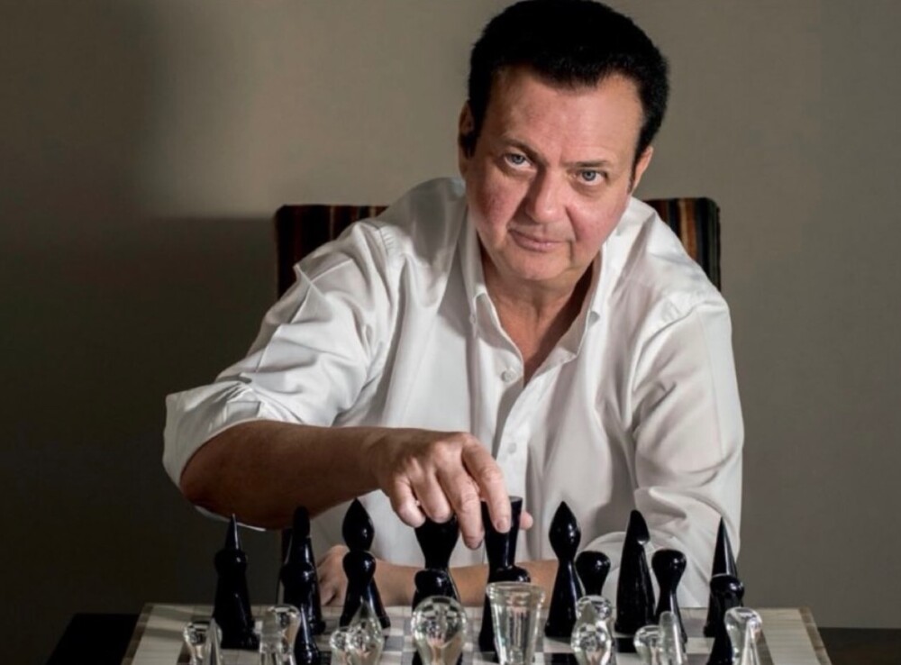 Partido ocupa três ministérios com Lula enquanto faz oposição em São Paulo e mira 2026