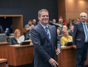 Alerj analisa projeto de lei que obriga disponibilização da Bíblia em repartições públicas