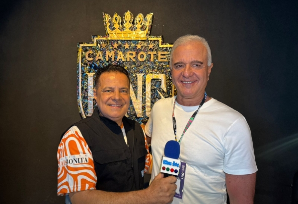 Deputado federal Júlio Lopes desfila pela Portela após vitória de Escafura na eleição