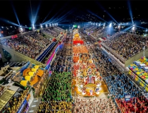 Quando a Avenida Vira Palanque: A Tradição Controversa dos Enredos Políticos