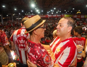 Prefeito de Niterói anuncia novo desfile da campeã Viradouro, no dia 7 de março