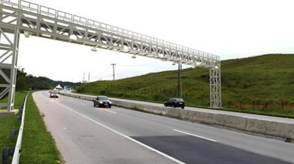 Contramão para escapar de pedágio eletrônico dá multa, processo e dor de cabeça
