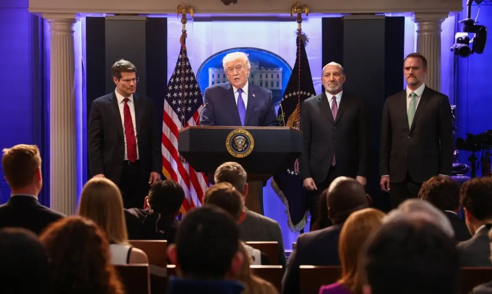 Trump anuncia tarifa global de 10% após Suprema Corte derrubar taxas