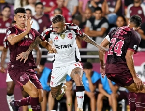 Flamengo joga mal e inicia Recopa Sul-Americana com derrota