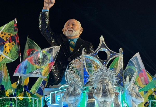 Homenagem a Lula no Carnaval do Rio gera ações judiciais
