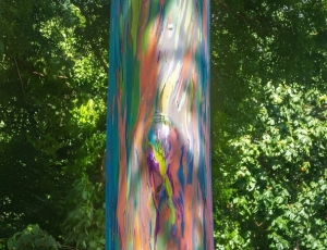 Parece IA, mas não é! Árvore arco-íris é real – e espetacular