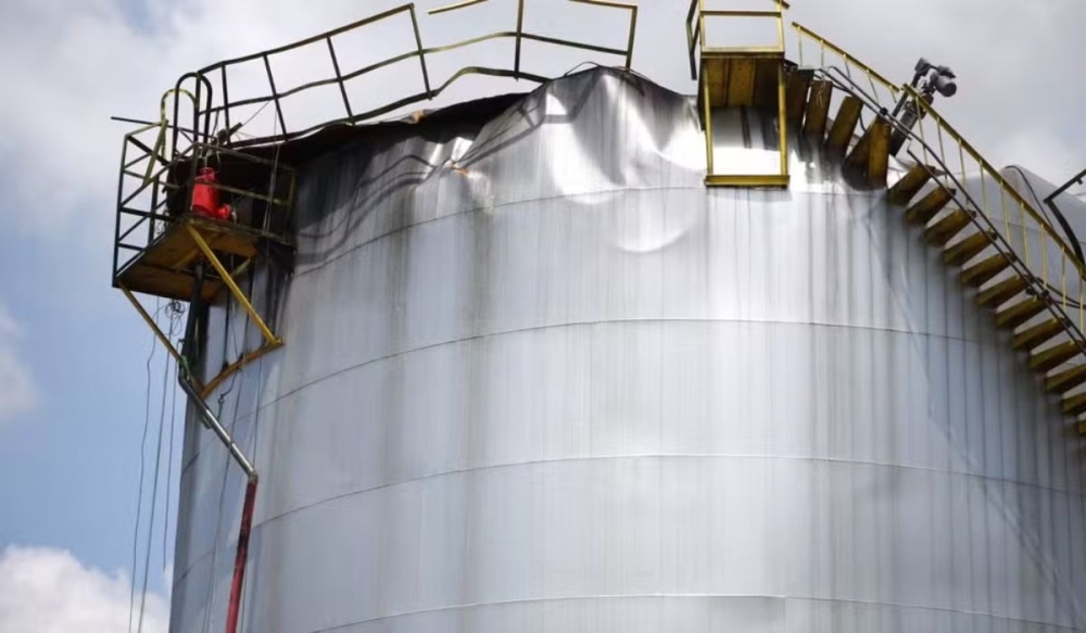 Moradores evacuam área onde tanque de combustível explodiu em Volta Redonda