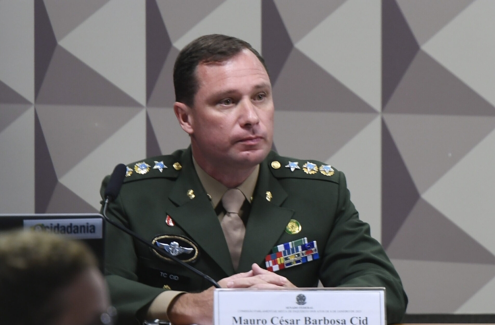 Mauro Cid se aposenta do Exército aos 46 anos; veja salário