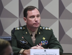 Mauro Cid se aposenta do Exército aos 46 anos; veja salário