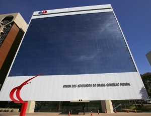 STF decide que limitação de anuidade de conselhos profissionais não se aplica à OAB