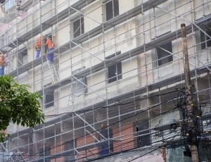 Prefeito Rodrigo Neves vistoria obras de reforma do Cinema Icaraí