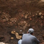 Tumba com mais de mil anos e restos mortais é descoberta no Panamá