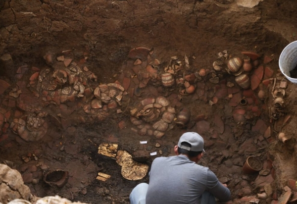 Tumba com mais de mil anos e restos mortais é descoberta no Panamá