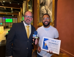 Mestre do cavaquinho: Dudu Nobre revela segredos da criação musical 'Se tiver contas a pagar, faz uma sinfonia'