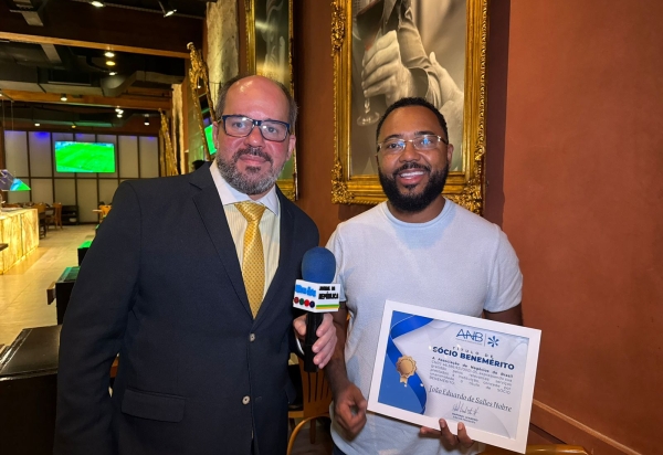 Mestre do cavaquinho: Dudu Nobre revela segredos da criação musical 'Se tiver contas a pagar, faz uma sinfonia'