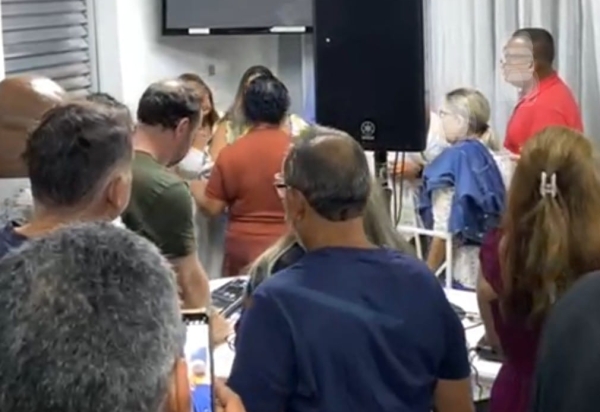 Deu barraco com polícia na Morada dos Passarinhos