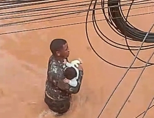 'Eu só fui': ex-soldado salva criança de inundação em Juiz de Fora