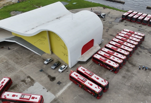 Prefeitura de Niterói e consórcio Transnit apresentam 39 novos ônibus com ar-condicionado para a Região Norte