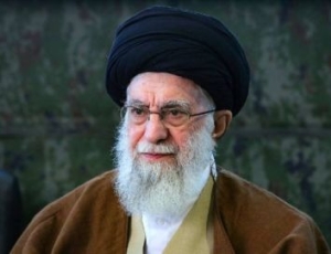 Qual foi o destino do líder supremo do Irã após a ofensiva de Israel e EUA?