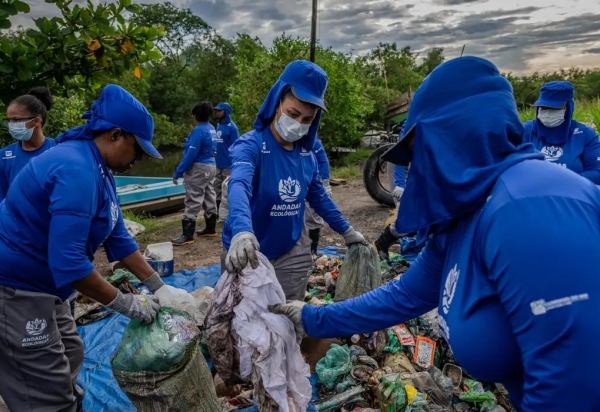 Comunidade transforma cenário ambiental da Baía de Guanabara