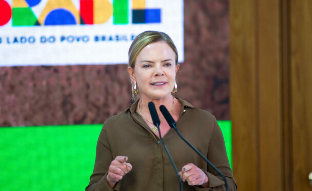 Gleisi critica participantes do ato Acorda, Brasil: “Fantasiados”