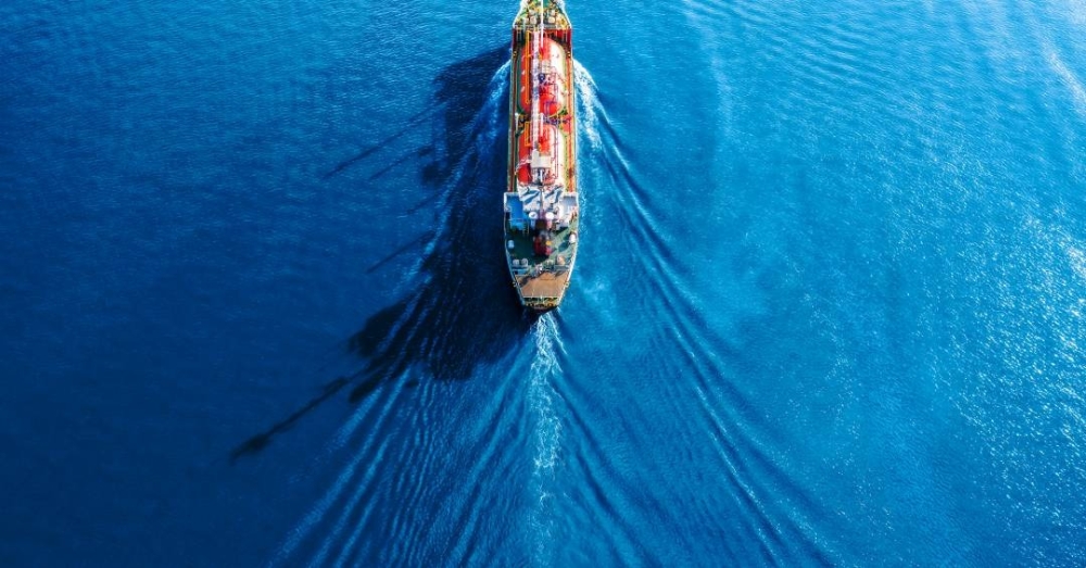 Seguro marítimo caro e medo paralisam petroleiros no estreito de Ormuz