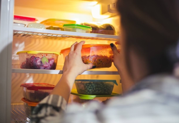 Folhas murchas nunca mais: como armazenar corretamente os alimentos na sua geladeira