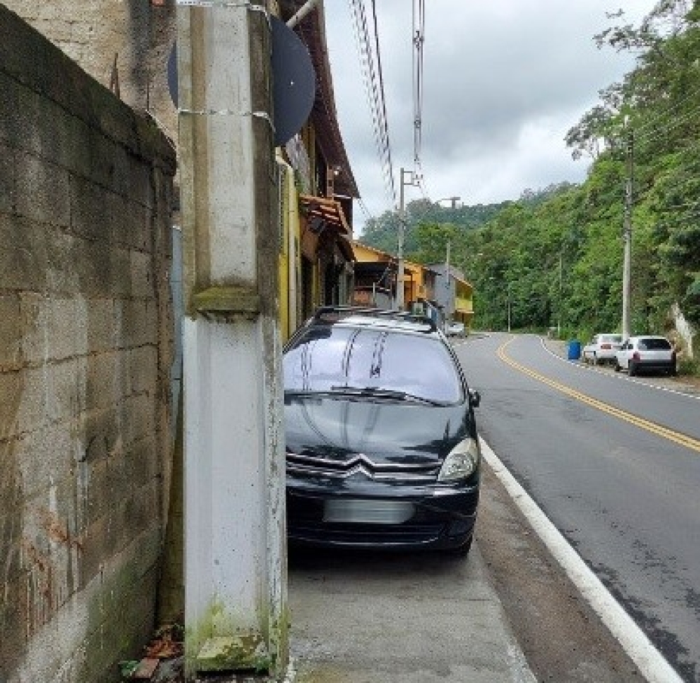 Falta de vagas e estacionamento irregular em Itaipava impactam na mobilidade em Itaipava e influenciam na economia