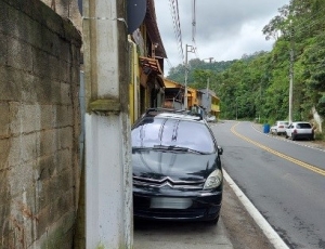Falta de vagas e estacionamento irregular em Itaipava impactam na mobilidade em Itaipava e influenciam na economia