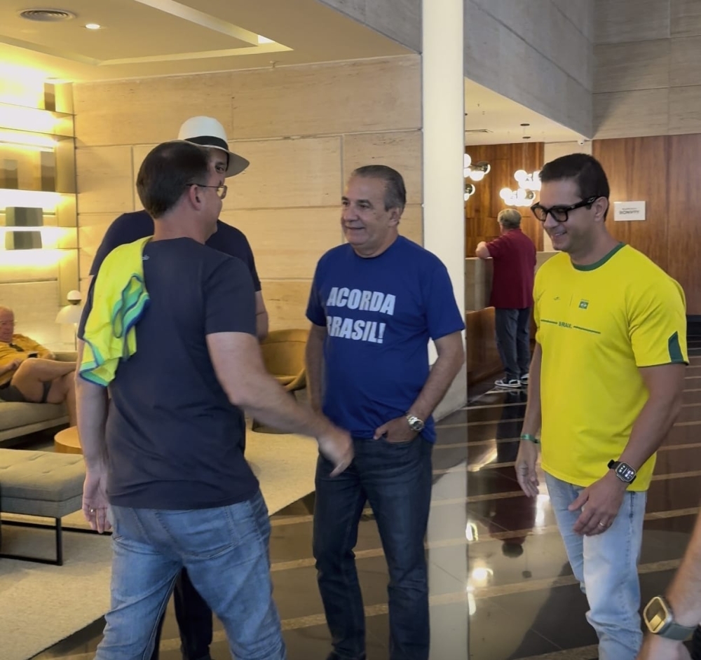 Entendimento entre Flávio Bolsonaro e Pastor Malafaia contou com a articulação discreta de Renato Araújo antes da Paulista, confirma Pastor