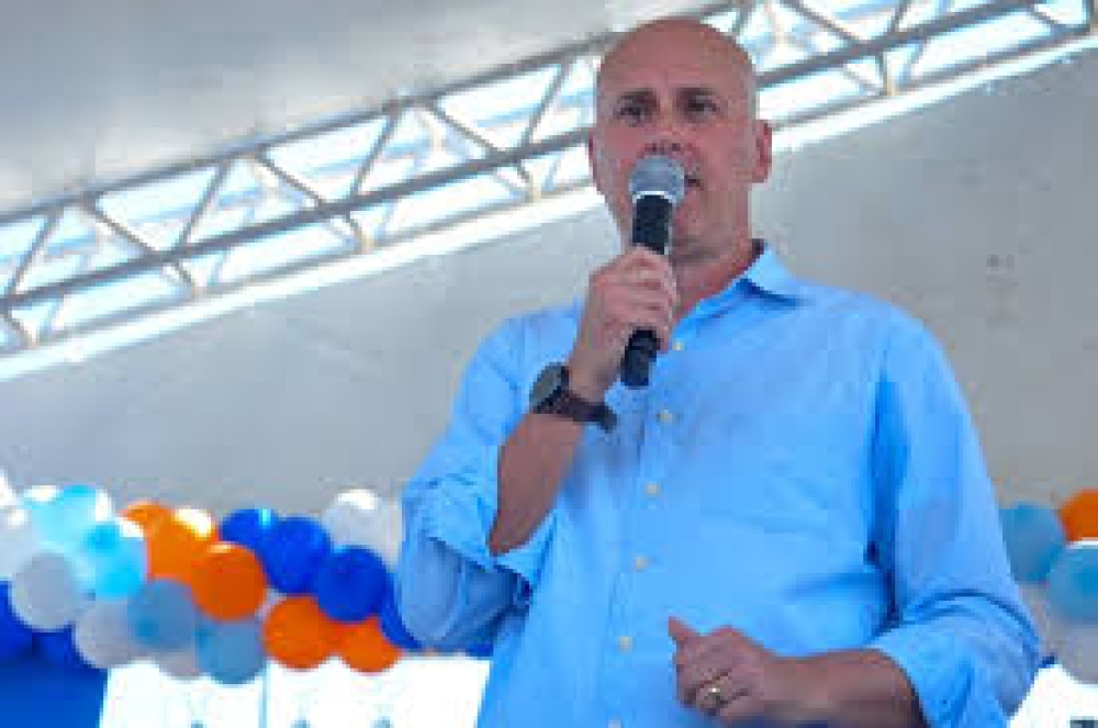 Prefeito Tande Vieira decreta suspensão temporária de novas autorizações para publicidade externa em Resende