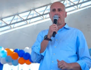 Prefeito Tande Vieira decreta suspensão temporária de novas autorizações para publicidade externa em Resende