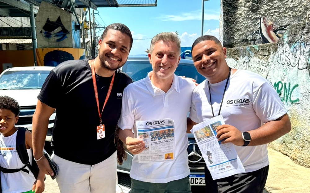 A favela também faz jornalismo: Luciano Huck conhece o Somos Os Crias na Providência