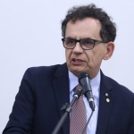 PL anti-redpill: Reimont combate clube do ódio organizado contra mulheres na internet