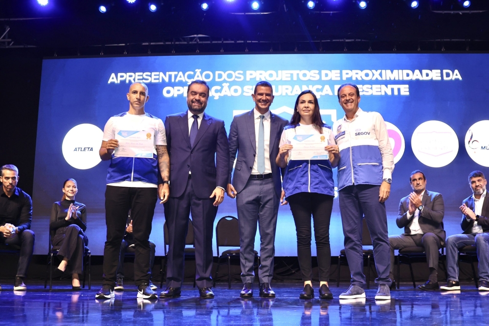 Cláudio Castro participa da formatura de mais de mil novos agentes do Segurança Presente e anuncia cinco novos projetos