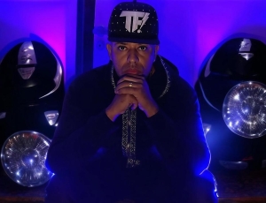 MC Koringa celebra 30 anos de carreira e fala sobre o futuro do funk carioca