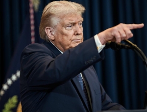 Governo Trump propõe que Brasil receba estrangeiros capturados nos EUA e cobra plano contra PCC e CV