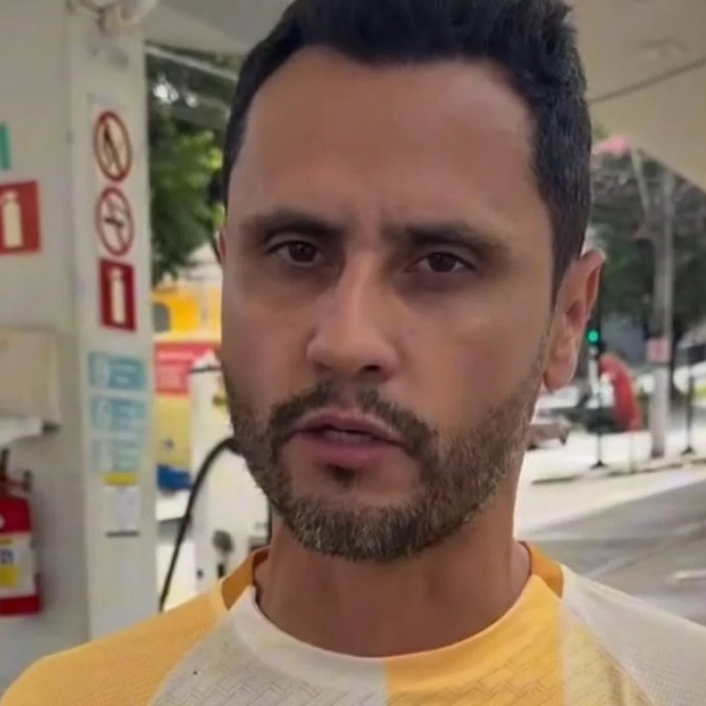 Senador Cleitinho critica alta dos combustíveis mesmo com redução de impostos e chama prática de 'covardia'