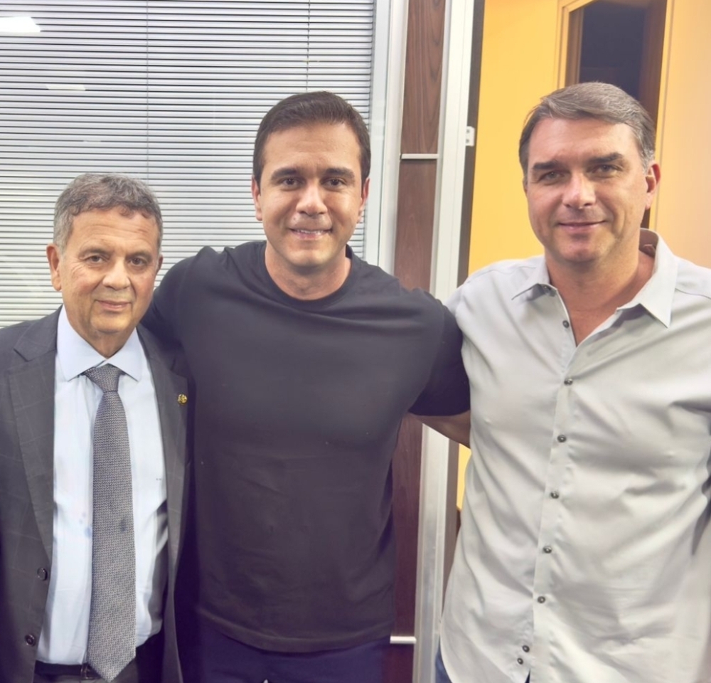 Renato Araújo se consolida como nome de confiança de Flávio Bolsonaro no Rio de Janeiro