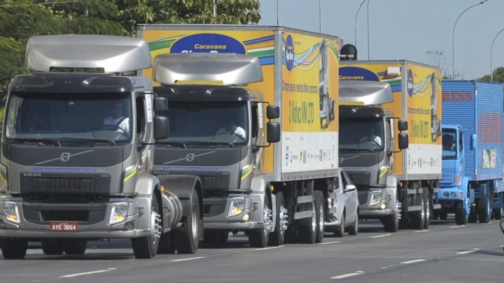 Caminhoneiros ameaçam greve nacional após alta do diesel